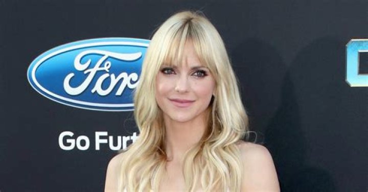 Anna Faris Bio, Husband, Divorce, Net Worth, Age, Height and Other Facts